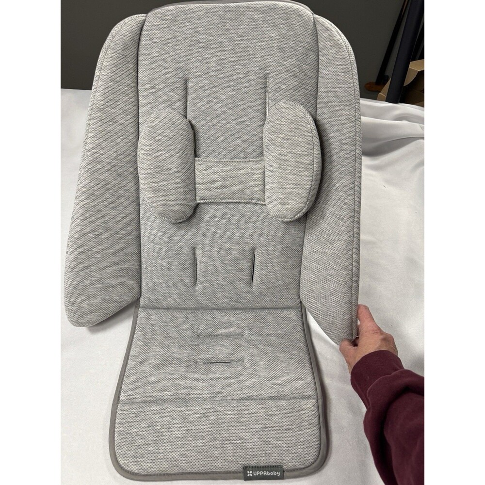 UPPAbaby Infant Snug Seat / Compatible with Vista and Cruz Strollers OPEN BOX - Picture 2 of 11